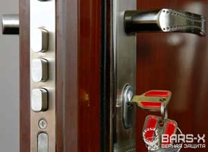 Регулировка входной металлической двери своими руками: правила проведения работ