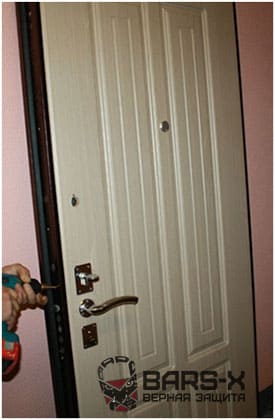 ᐉ Обивка дверей: реставрация входной двери DveriPro